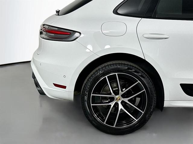 Photo of 2025 White Porsche Macan