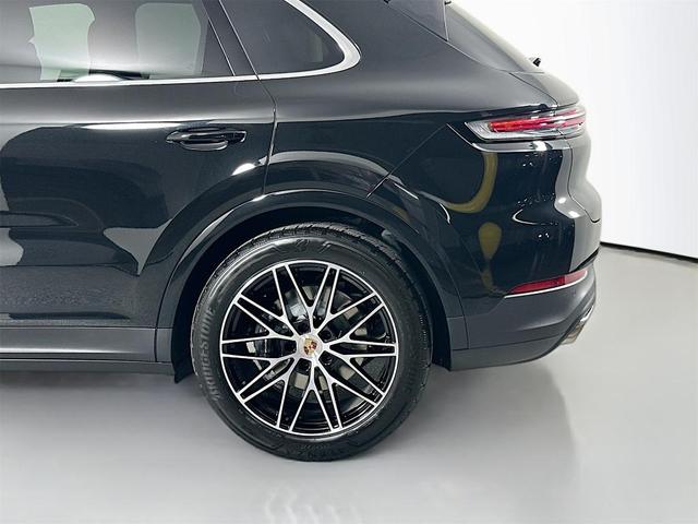 Photo of 2025 Black Metallic Porsche Cayenne
