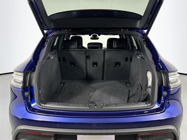 Photo of 2024 Gentian Blue Metallic Porsche Macan