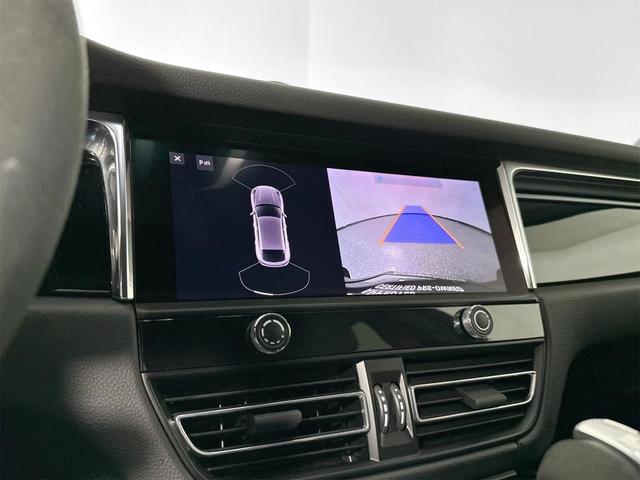 Photo of 2025 White Porsche Macan
