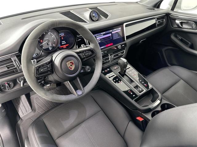 Photo of 2025 White Porsche Macan