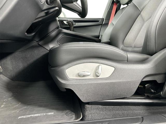 Photo of 2025 White Porsche Macan