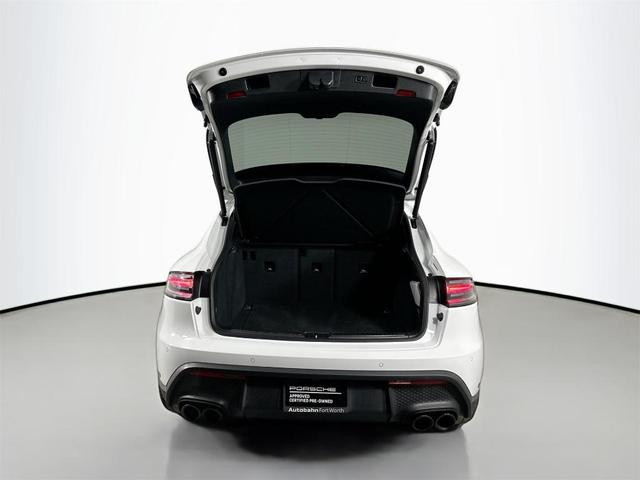 Photo of 2025 White Porsche Macan