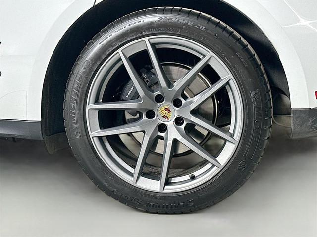 Photo of 2025 White Porsche Macan