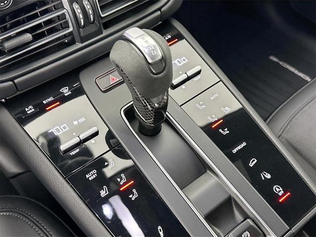 Photo of 2025 White Porsche Macan
