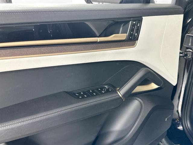 Photo of 2024 Black Porsche Cayenne