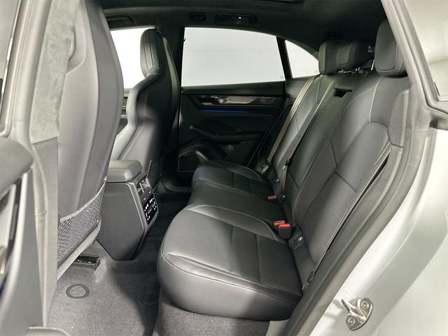 Photo of 2025 Gray Metallic Porsche Macan