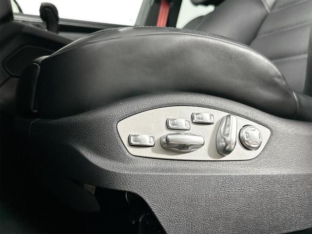 Photo of 2025 Black Porsche Macan
