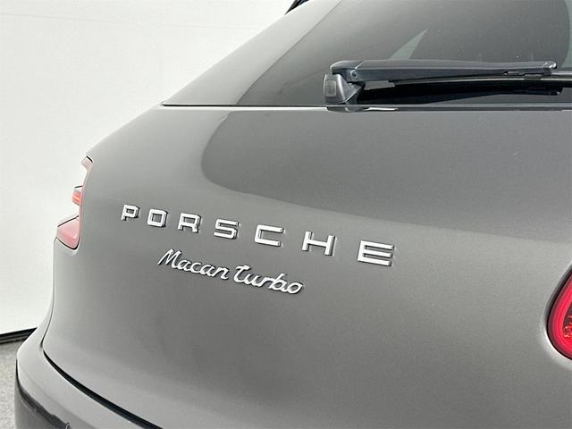 Photo of 2018 Agate Gray Metallic Porsche Macan