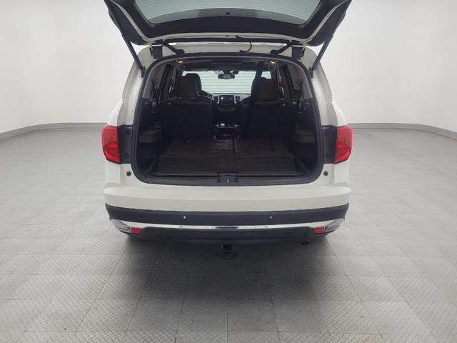 Photo of 2016 White Diamond Pearl Honda Pilot