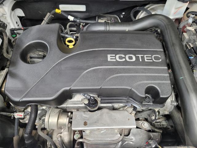 Photo of 2021 White Chevrolet Equinox