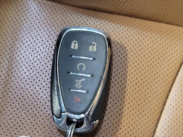 Photo of 2021 White Chevrolet Equinox