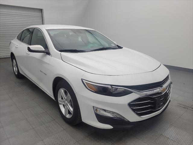 Photo of 2024 Summit White Chevrolet Malibu