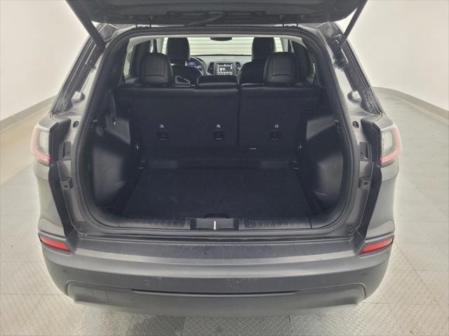 Photo of 2023 Gray Jeep Cherokee