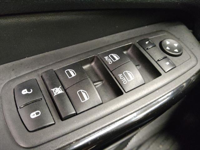Photo of 2023 Gray Jeep Cherokee