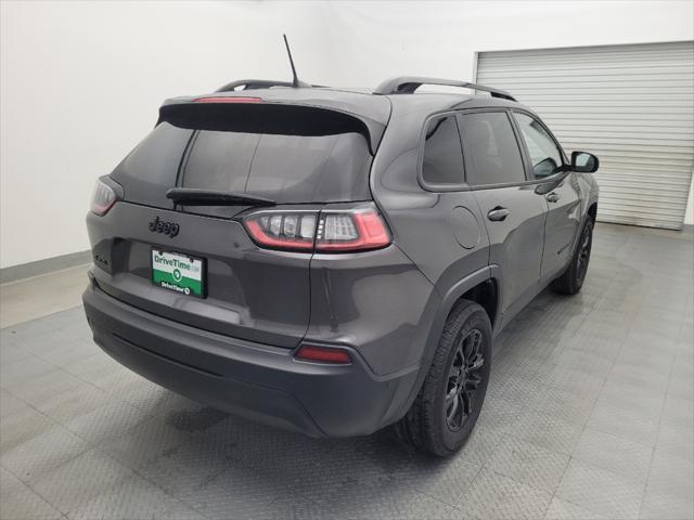 Photo of 2023 Gray Jeep Cherokee