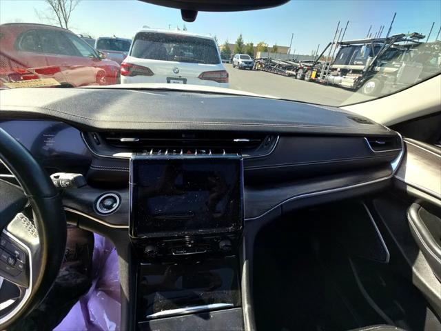 Photo of 2021 Bright White Clearcoat Jeep Grand Cherokee L
