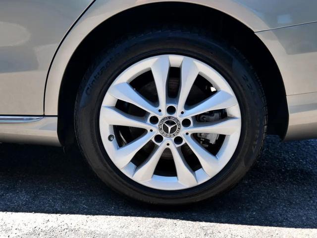 Photo of 2019 Selenite Grey Metallic Mercedes-Benz C-Class