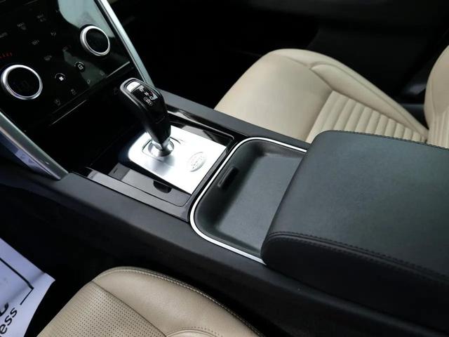 Photo of 2021 White Land Rover Discovery Sport