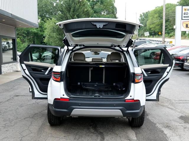 Photo of 2021 White Land Rover Discovery Sport