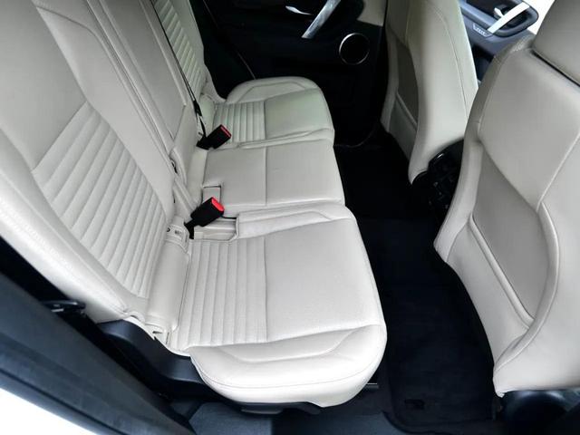 Photo of 2021 White Land Rover Discovery Sport