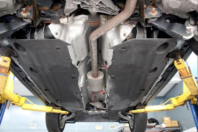 Photo of 2021 White Land Rover Discovery Sport