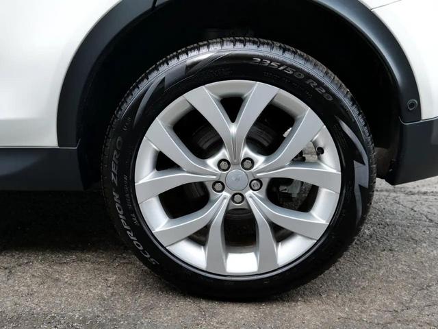 Photo of 2021 White Land Rover Discovery Sport
