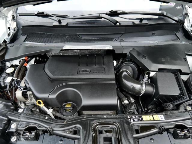 Photo of 2021 White Land Rover Discovery Sport