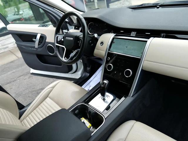 Photo of 2021 White Land Rover Discovery Sport