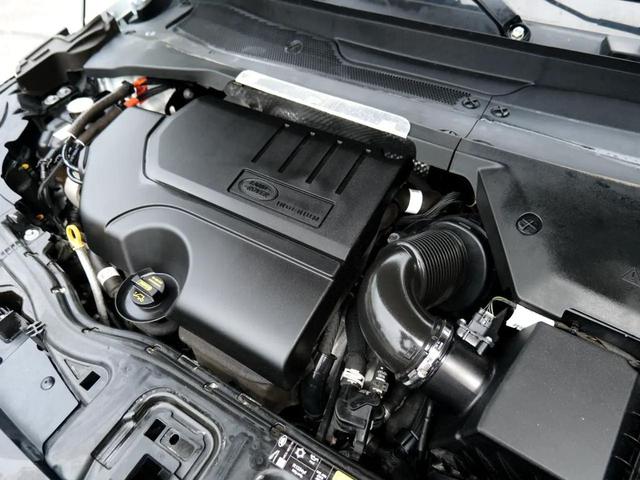 Photo of 2021 White Land Rover Discovery Sport
