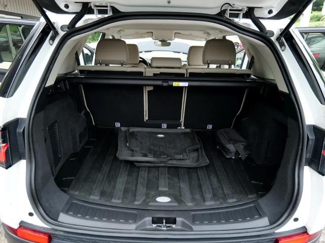 Photo of 2021 White Land Rover Discovery Sport