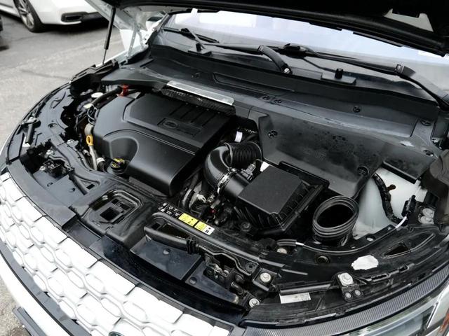 Photo of 2021 White Land Rover Discovery Sport