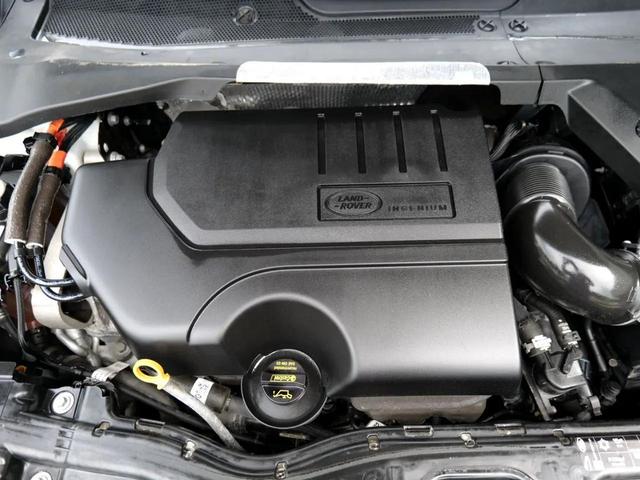 Photo of 2021 White Land Rover Discovery Sport