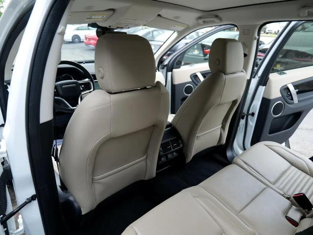 Photo of 2021 White Land Rover Discovery Sport