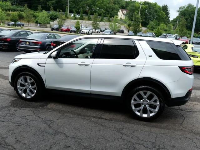 Photo of 2021 White Land Rover Discovery Sport