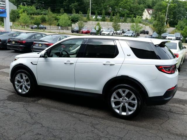 Photo of 2021 White Land Rover Discovery Sport