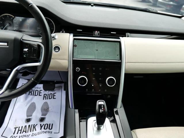 Photo of 2021 White Land Rover Discovery Sport