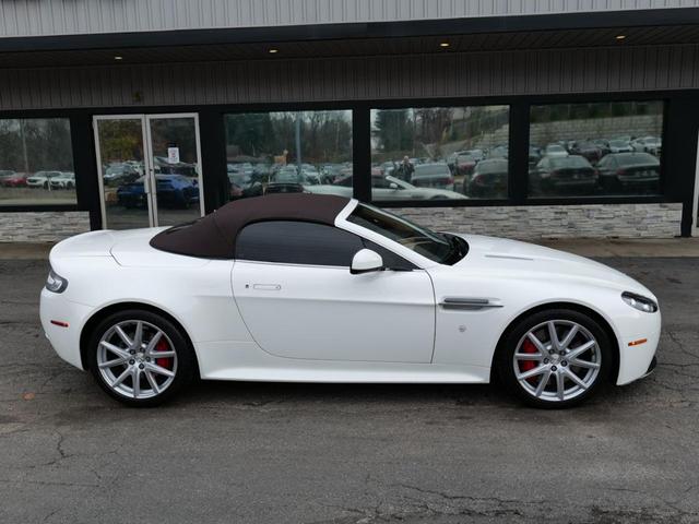 Photo of 2015 White Aston Martin V8 Vantage