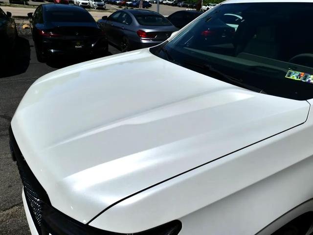 Photo of 2021 Crystal White Tricoat Cadillac Escalade