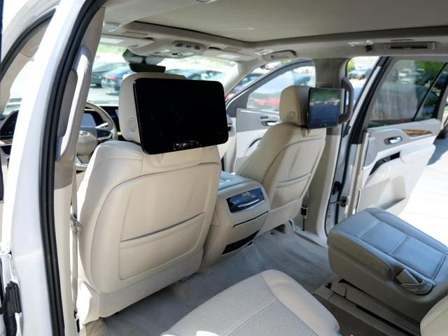 Photo of 2021 Crystal White Tricoat Cadillac Escalade