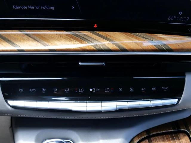 Photo of 2021 Crystal White Tricoat Cadillac Escalade