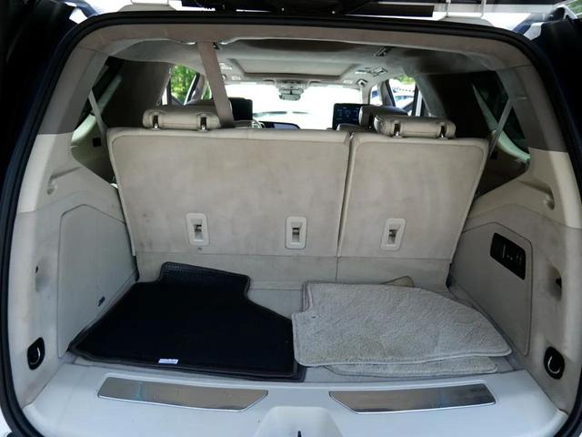 Photo of 2021 Crystal White Tricoat Cadillac Escalade