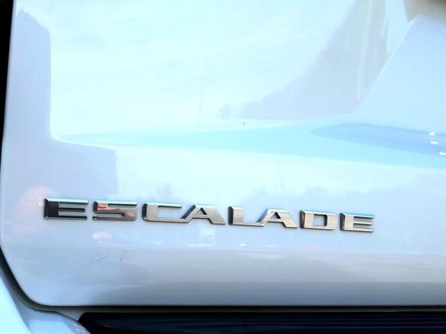 Photo of 2021 Crystal White Tricoat Cadillac Escalade