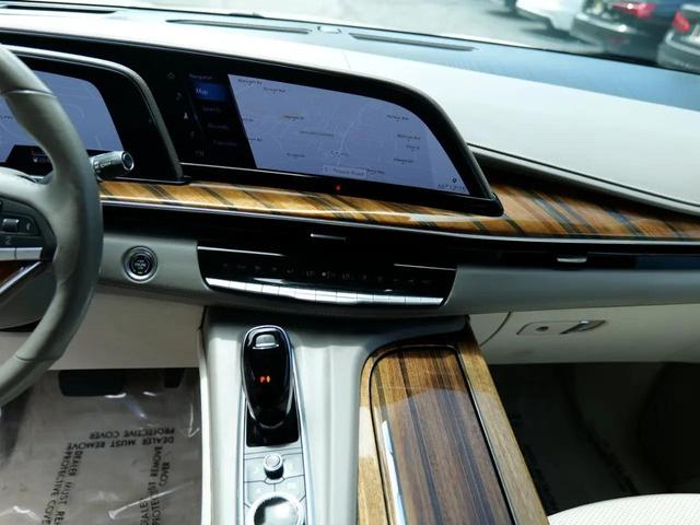 Photo of 2021 Crystal White Tricoat Cadillac Escalade