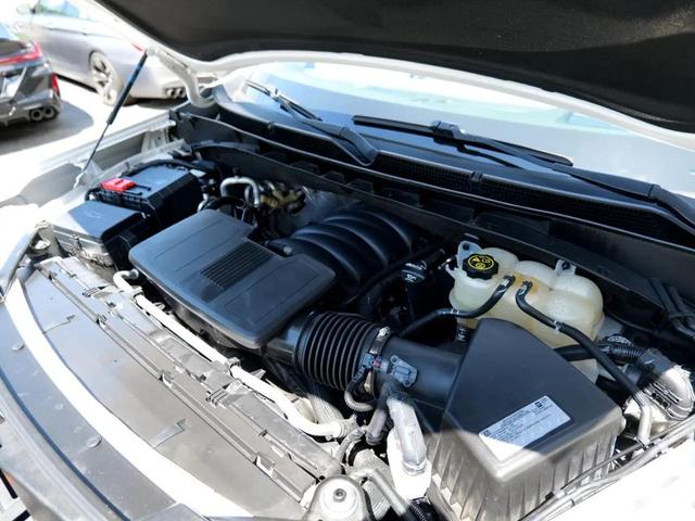 Photo of 2021 Crystal White Tricoat Cadillac Escalade