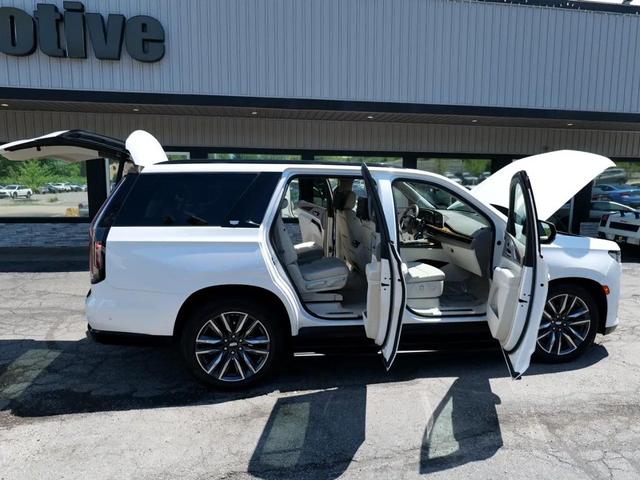 Photo of 2021 Crystal White Tricoat Cadillac Escalade