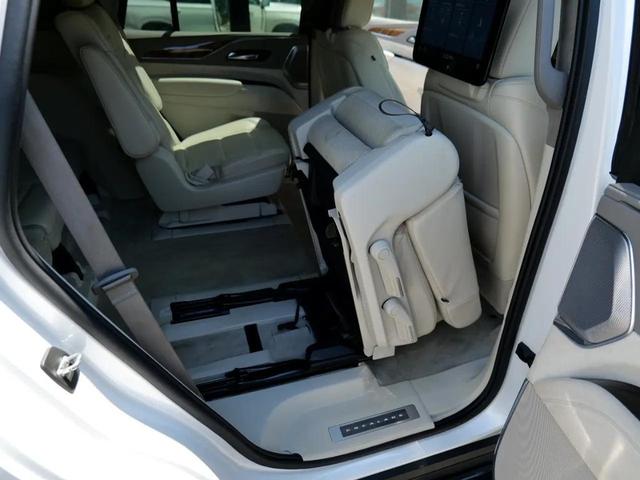 Photo of 2021 Crystal White Tricoat Cadillac Escalade