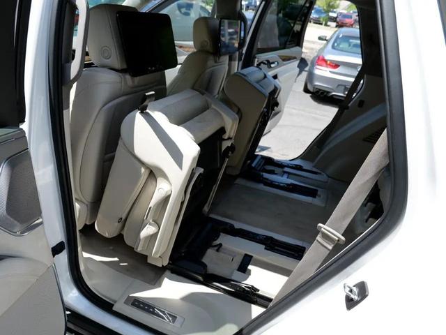Photo of 2021 Crystal White Tricoat Cadillac Escalade