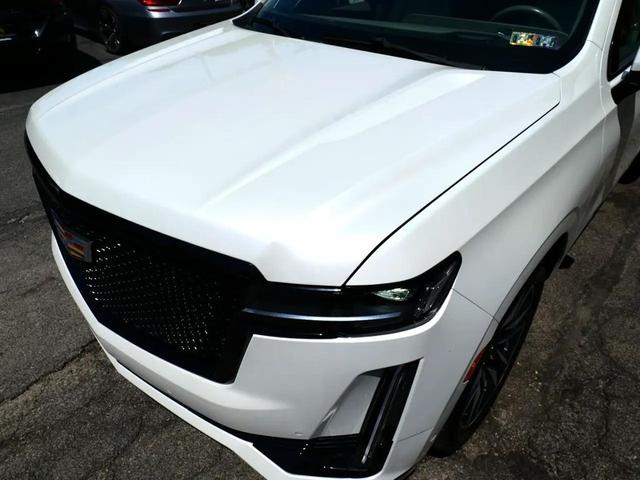 Photo of 2021 Crystal White Tricoat Cadillac Escalade
