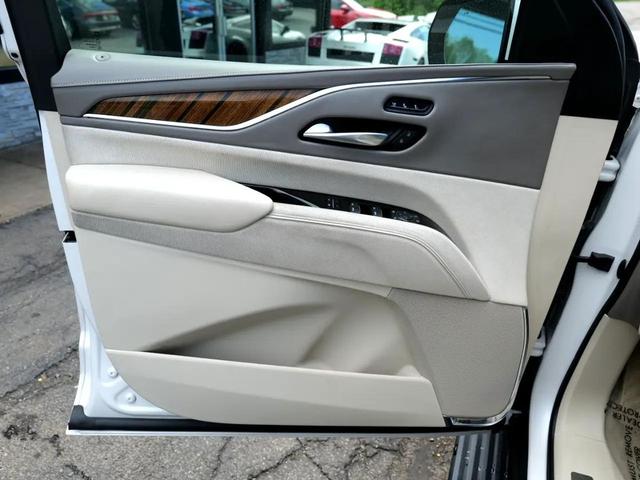 Photo of 2021 Crystal White Tricoat Cadillac Escalade